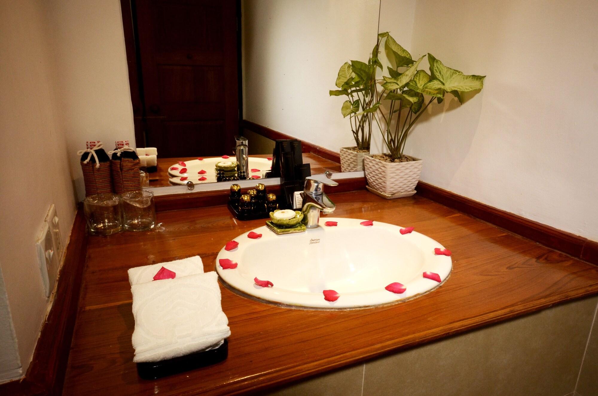 Hotel Amazing Nyaung Shwe Bagian luar foto