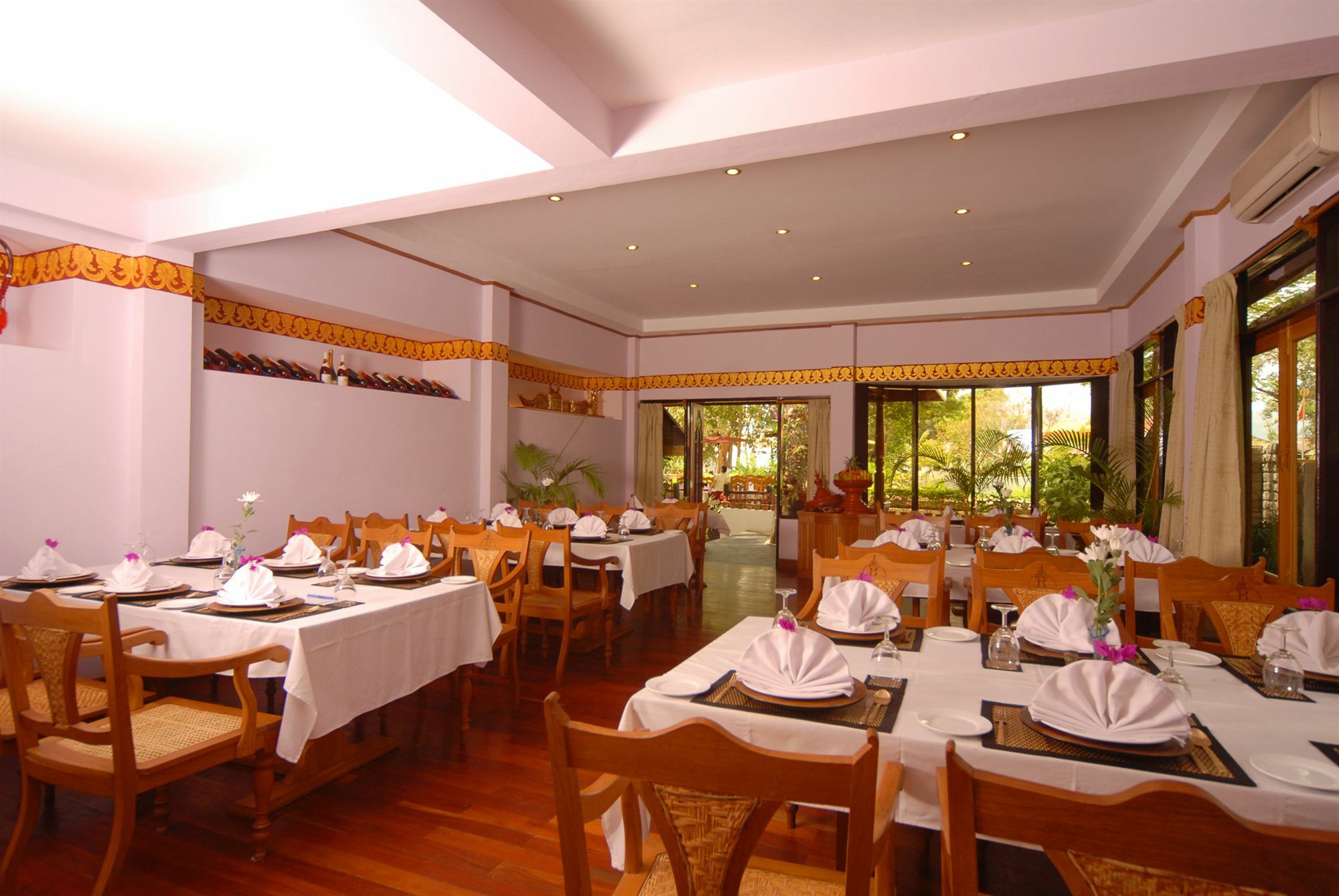 Hotel Amazing Nyaung Shwe Bagian luar foto