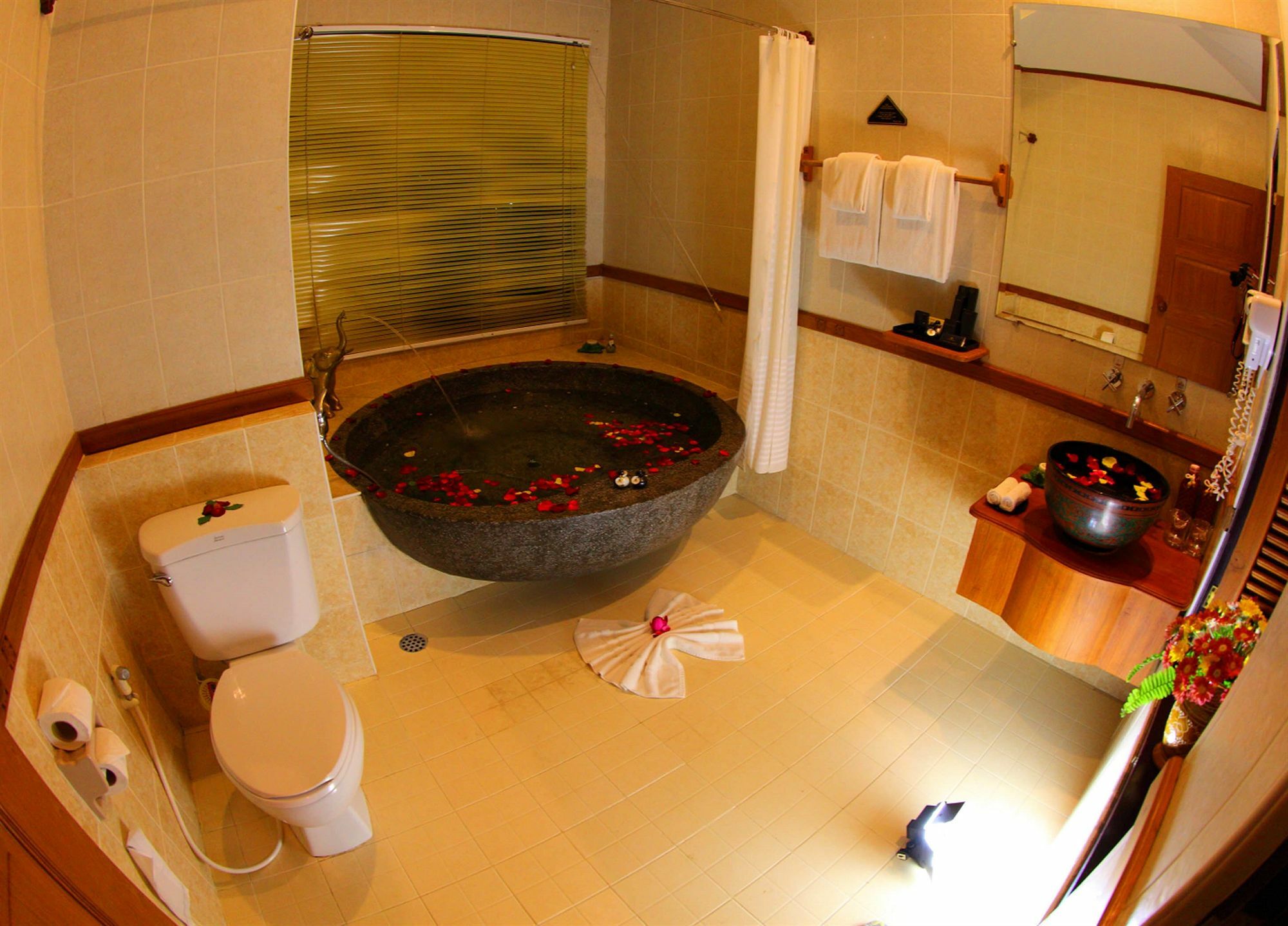 Hotel Amazing Nyaung Shwe Bagian luar foto
